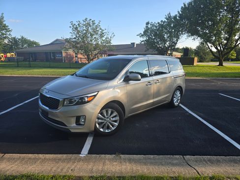 Used 2015 Kia Sedona EX FWD image 1