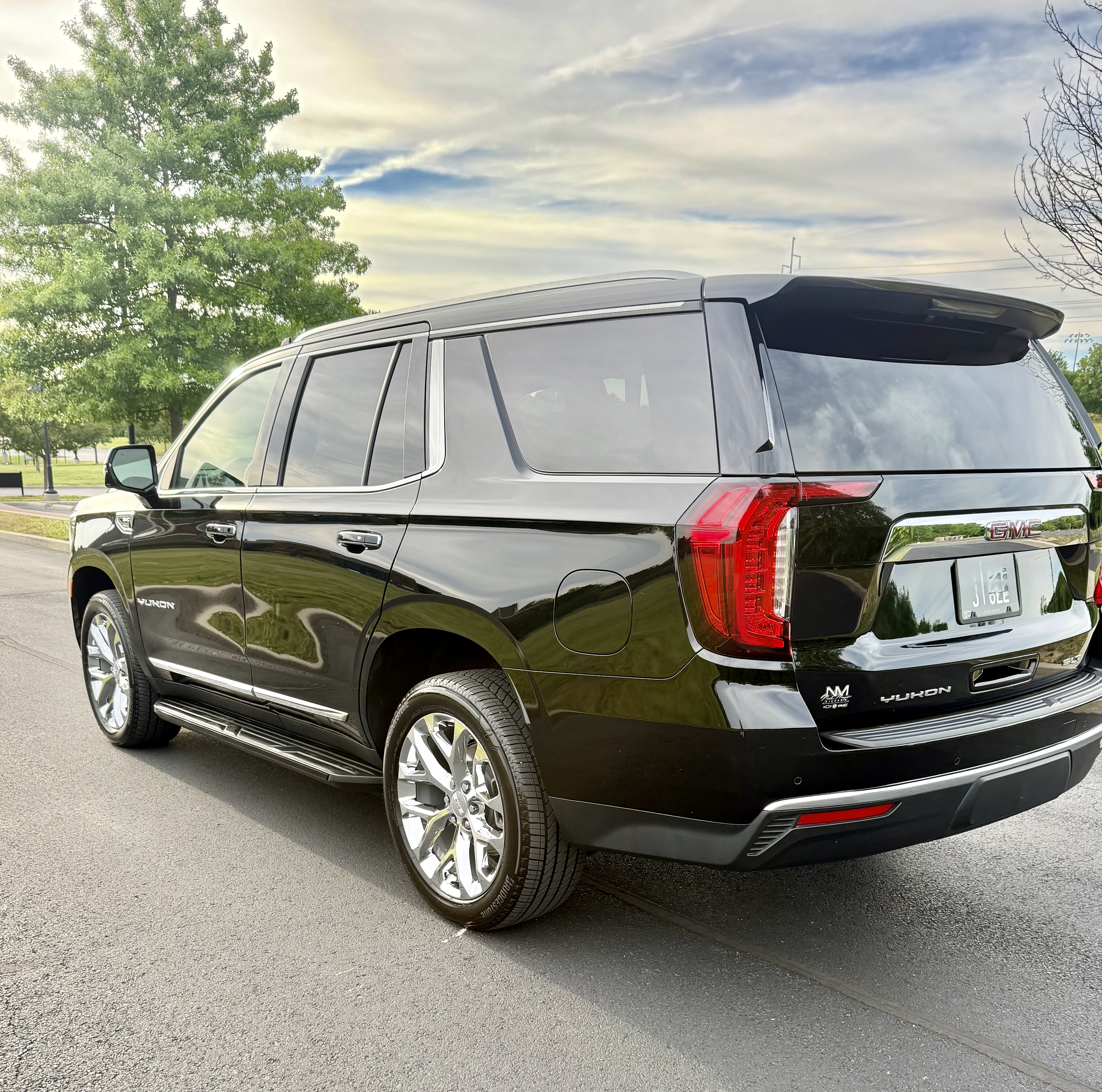 Used 2021 GMC Yukon SLT w/ SLT Premium Package AWD/4WD image 23