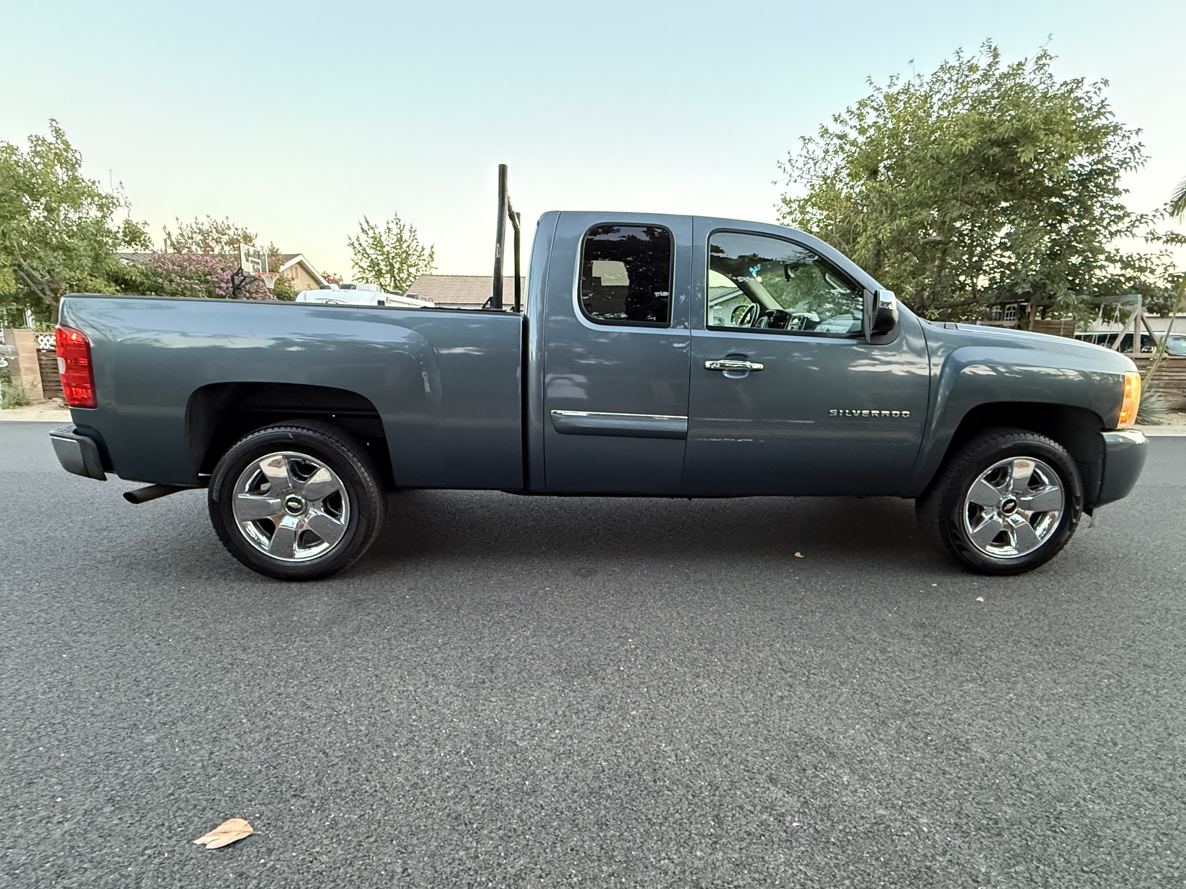 Used 2009 Chevrolet Silverado 1500 LT w/ Regional Value Package RWD image 6