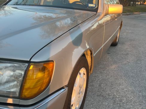 Used 1993 Mercedes-Benz 300 SE image 8