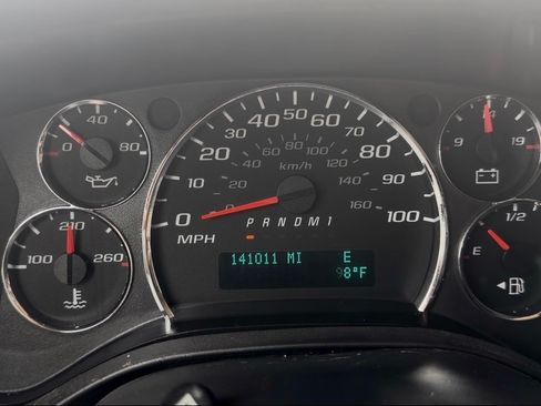 Used 2011 GMC Savana 2500 Extended RWD image 22