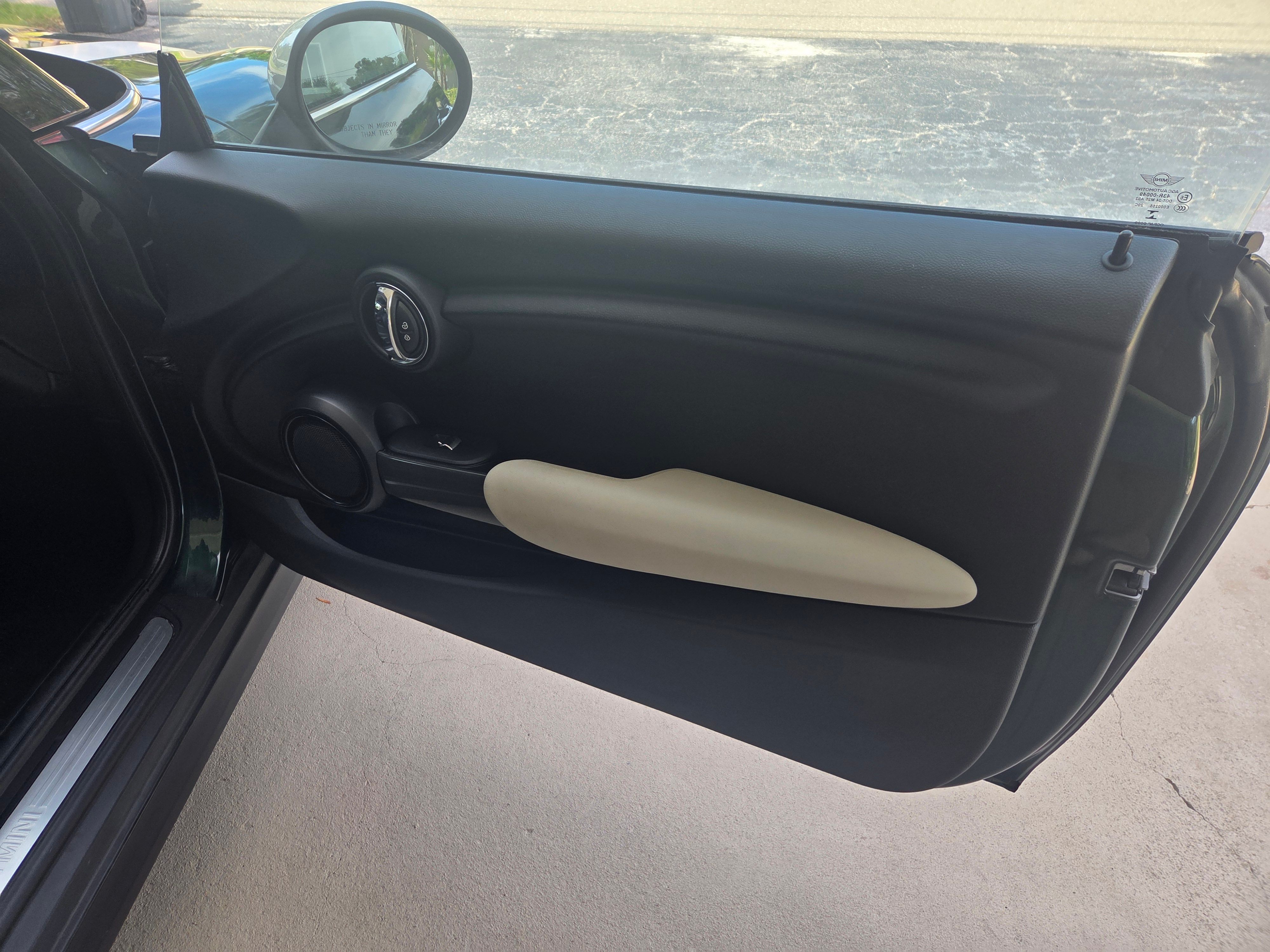 Used 2014 MINI Cooper 2-Door Hardtop w/ Premium Package 2 FWD image 18