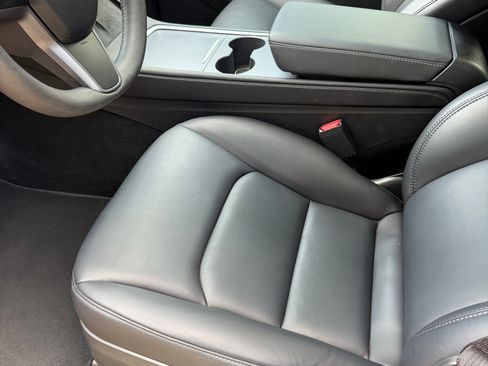 Used 2023 Tesla Model Y Performance AWD/4WD image 19