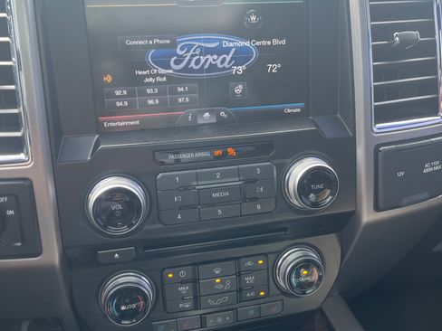 Used 2015 Ford F150 Platinum w/ Trailer Tow Package image 9