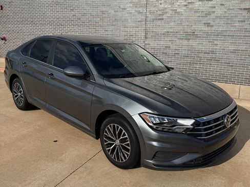 Used 2019 Volkswagen Jetta SE FWD image 1