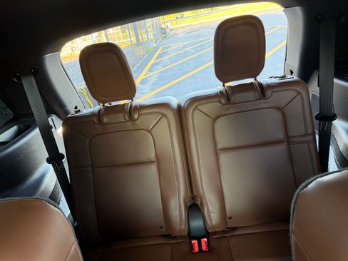 Used 2022 Lincoln Aviator Grand Touring w/ Equipment Group 301A AWD/4WD image 12
