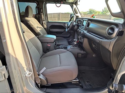 Used 2023 Jeep Gladiator Sport AWD/4WD image 28