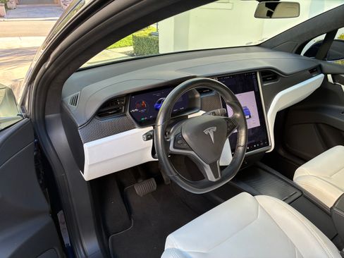 Used 2018 Tesla Model X 75D image 4