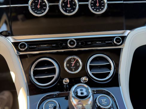 Used 2024 Bentley Continental GT V8 image 13