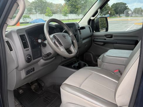 Used 2013 Nissan NV 2500 SV w/ Technology Pkg RWD image 4