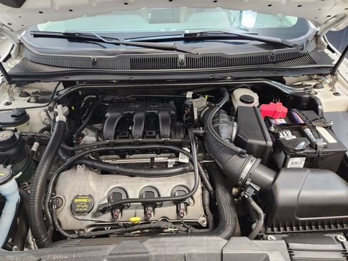 Used 2011 Ford Taurus SEL w/ 201A Rapid Spec Order Code image 9