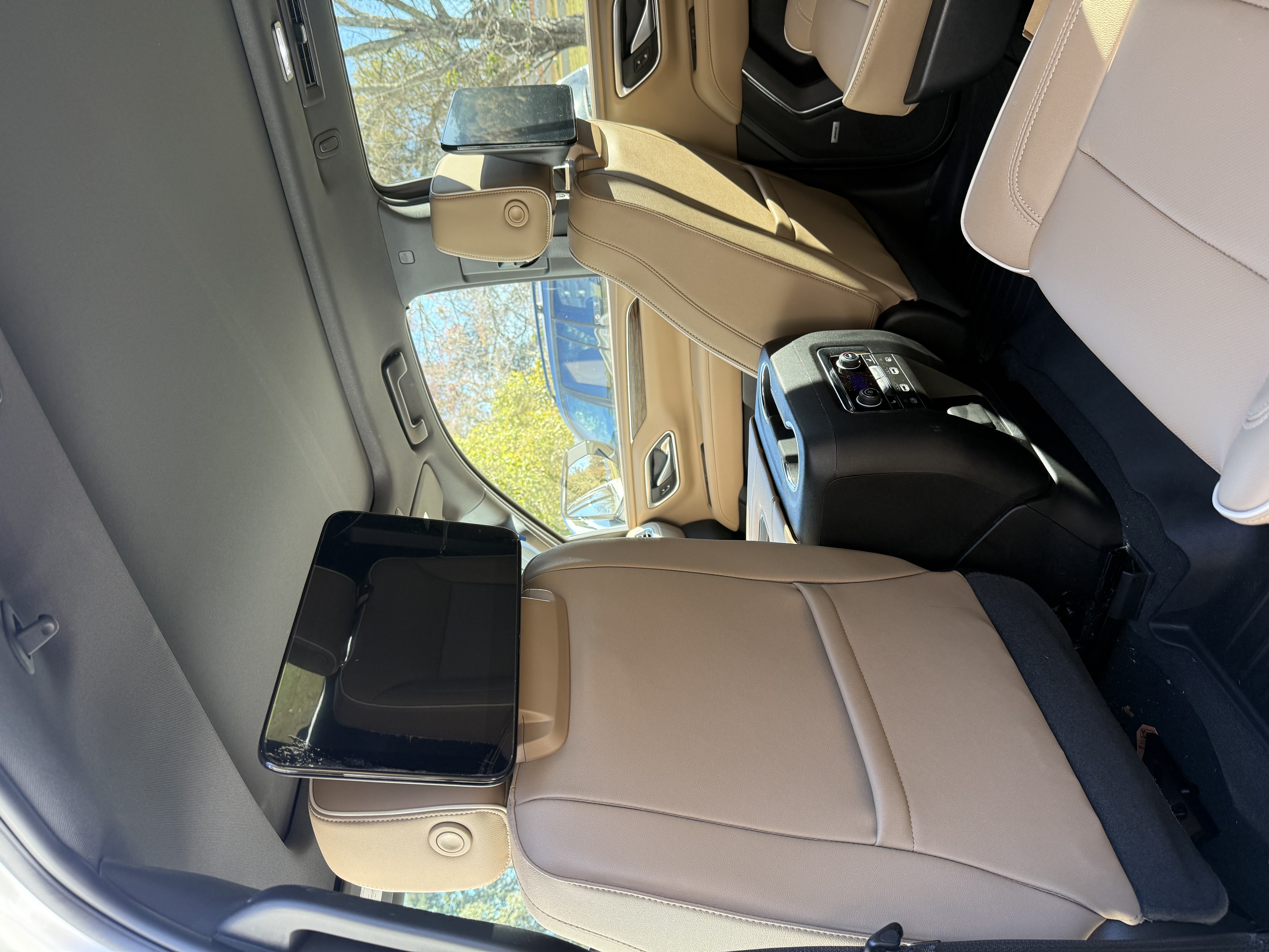 Used 2023 Chevrolet Tahoe Premier w/ Advanced Technology Package image 12