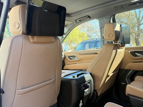 Used 2023 Chevrolet Tahoe Premier w/ Advanced Technology Package image 12