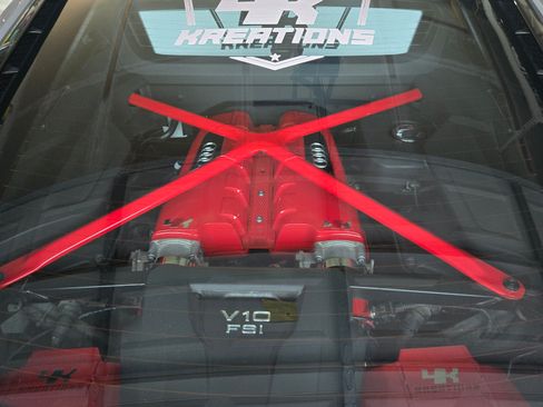 Used 2018 Audi R8 V10 w/ Premium Package image 6