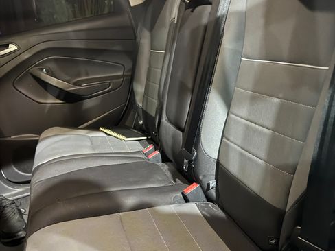 Used 2015 Ford Escape SE image 9