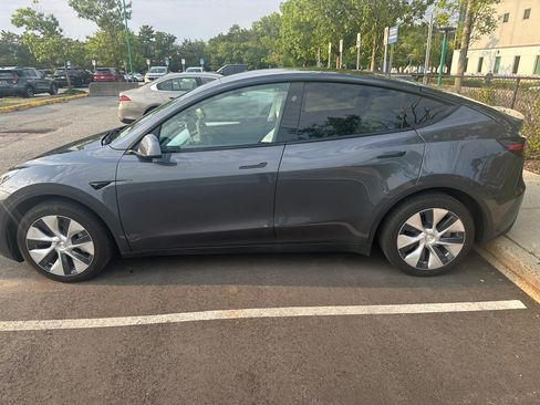 Used 2023 Tesla Model Y Long Range AWD/4WD image 12