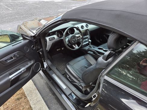 Used 2015 Ford Mustang Premium image 6