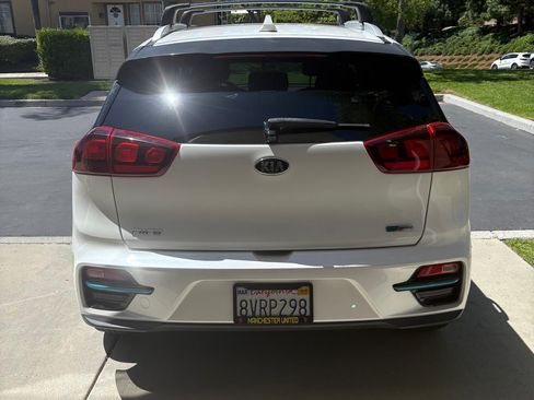 Used 2020 Kia Niro EX image 9