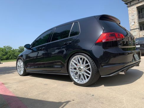 Used 2016 Volkswagen GTI SE image 1