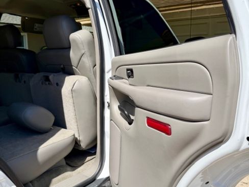 Used 2004 Chevrolet Tahoe Z71 w/ Z71 Preferred Equipment Group AWD/4WD image 9
