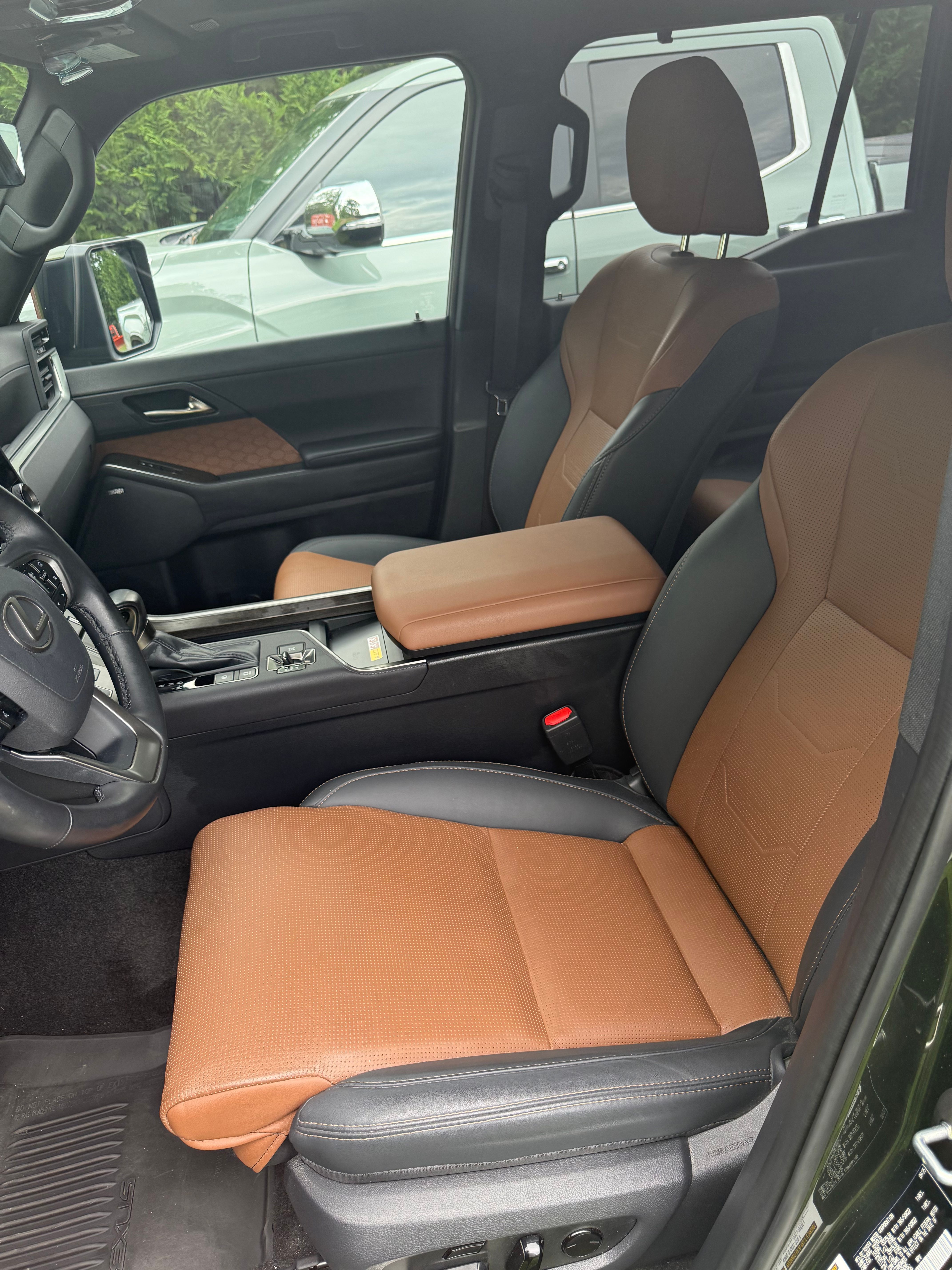 Used 2025 Lexus GX 550 w/ Accessory Package (2T) AWD/4WD image 6