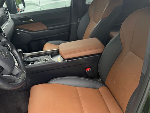 Used 2025 Lexus GX 550 w/ Accessory Package (2T) AWD/4WD image 6