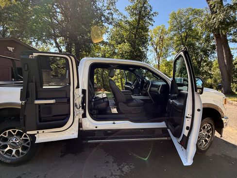 Used 2022 Ford F250 Lariat w/ Lariat Value Package image 11