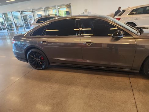 Used 2022 Audi S8 image 10