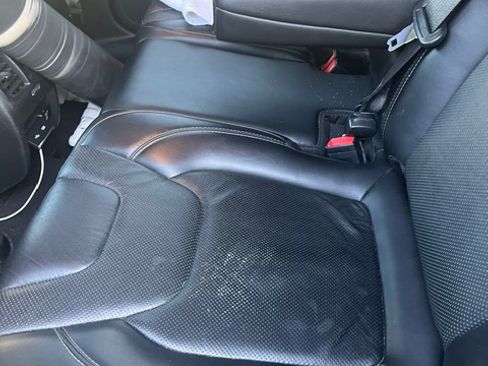 Used 2019 Jeep Cherokee Limited FWD image 5