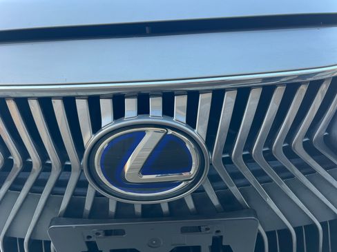 Used 2020 Lexus ES 300h w/ Accessory Package 2 image 24