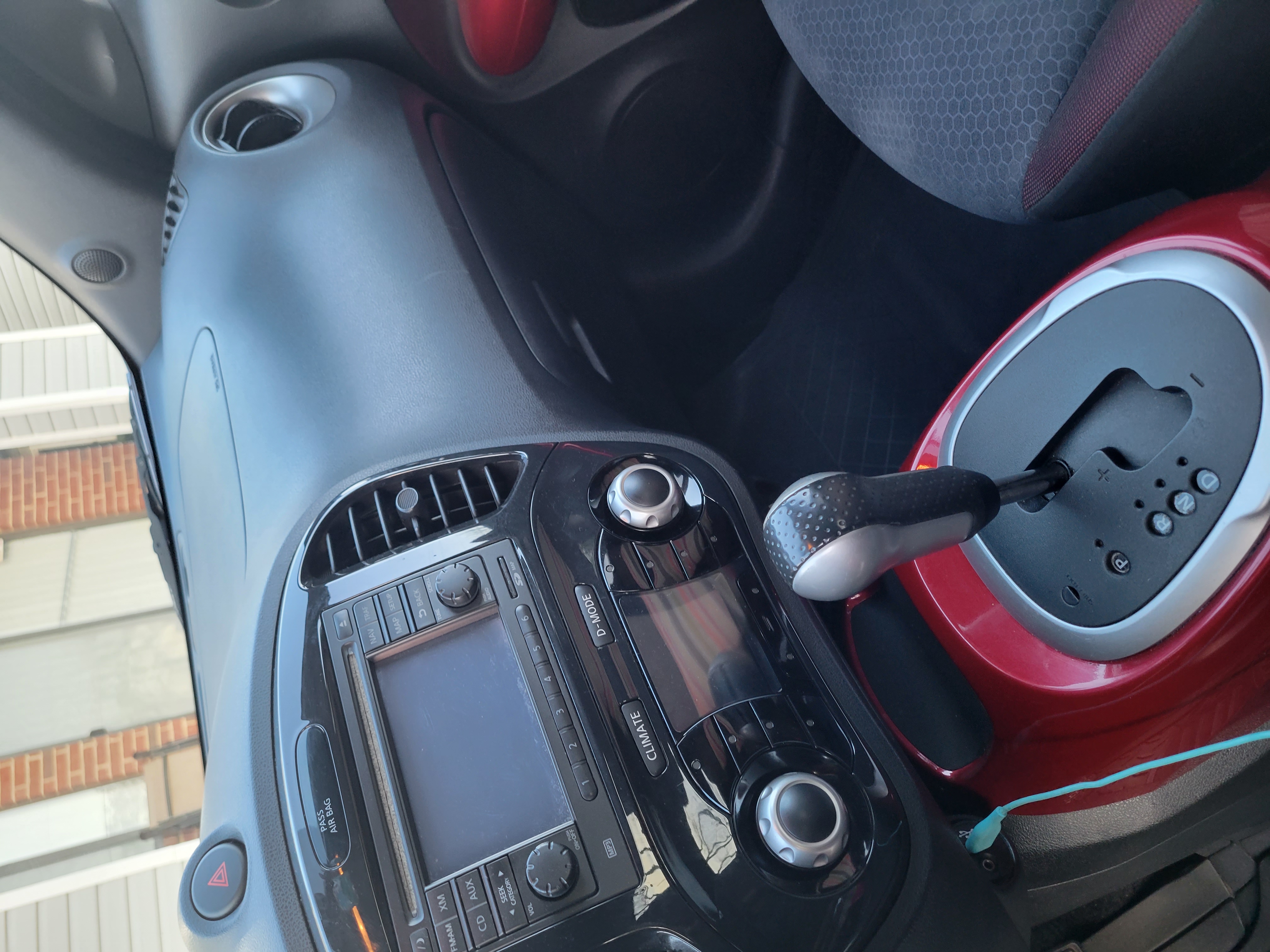 Used 2011 Nissan Juke SV FWD image 3
