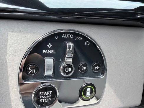 Used 2018 Rolls-Royce Phantom Sedan RWD image 28