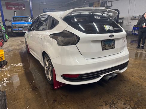 Used 2017 Ford Focus ST image 8