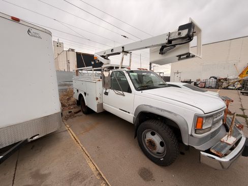 Used 1998 Chevrolet Silverado 3500 2WD Regular Cab HD image 1