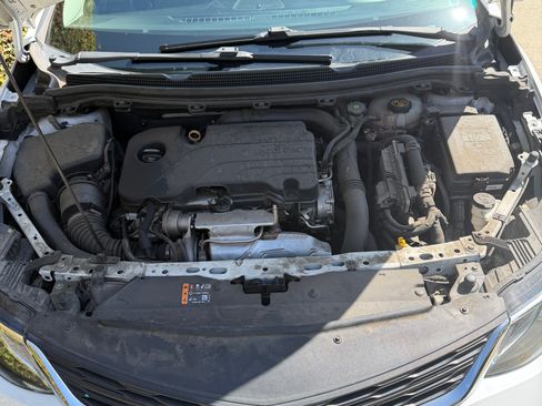 Used 2018 Chevrolet Cruze LT w/ Convenience Package FWD image 11
