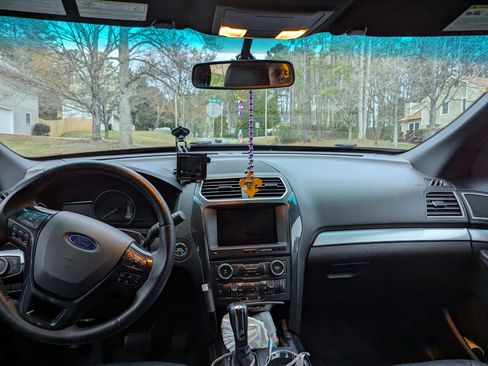 Used 2016 Ford Explorer XLT w/ Equipment Group 202A image 17