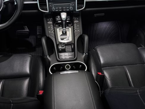 Used 2018 Porsche Cayenne Platinum Edition AWD/4WD image 17