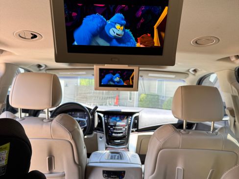 Used 2017 Cadillac Escalade ESV Premium Luxury image 13