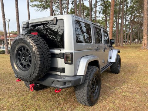 Used 2013 Jeep Wrangler Unlimited Rubicon image 6