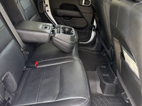 Used 2019 Jeep Wrangler Unlimited Sahara AWD/4WD image 14