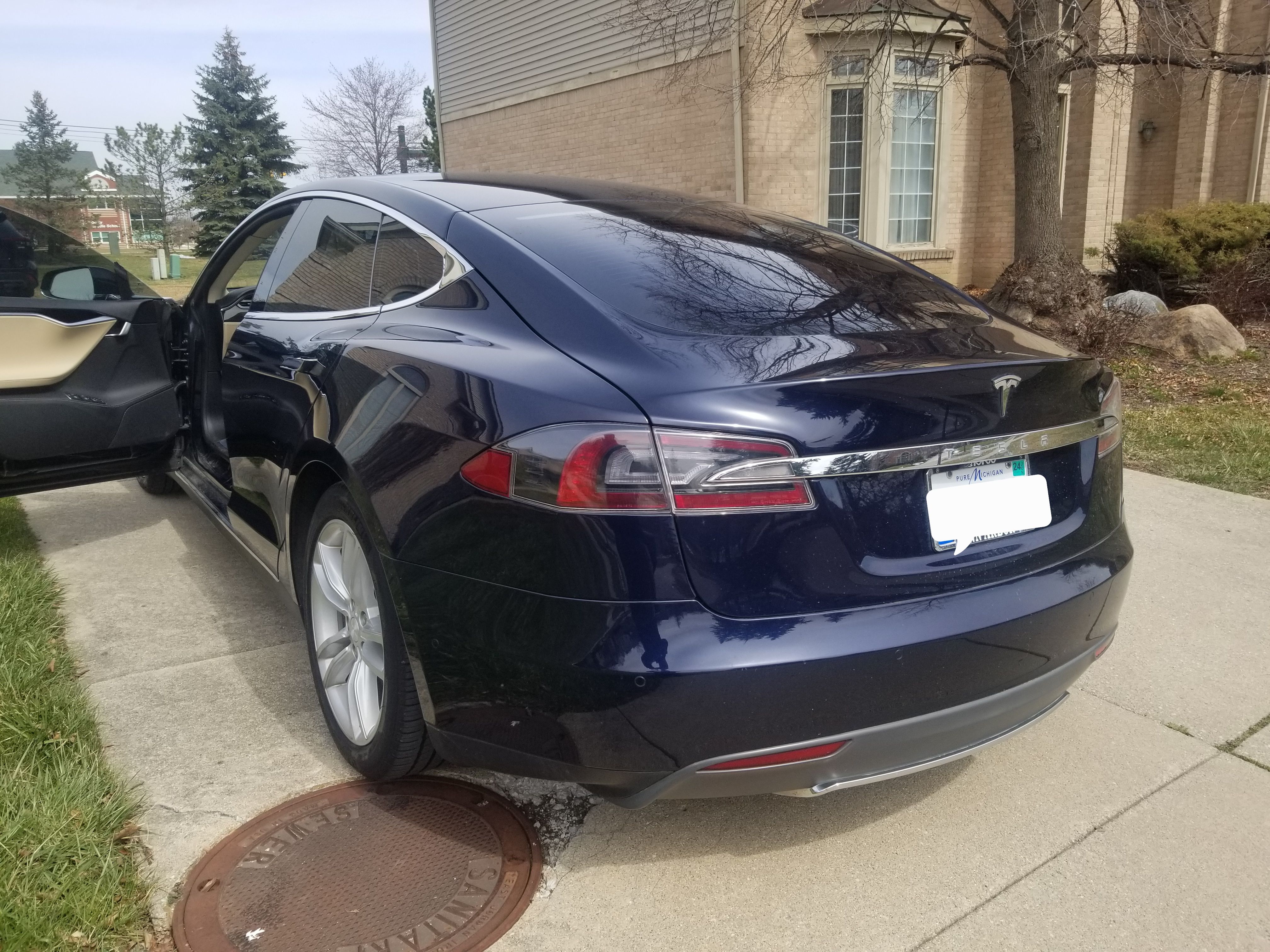 Used 2014 Tesla Model S P85 RWD image 2