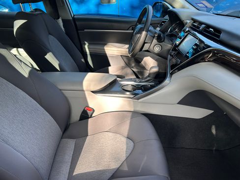 Used 2018 Toyota Camry LE FWD image 22