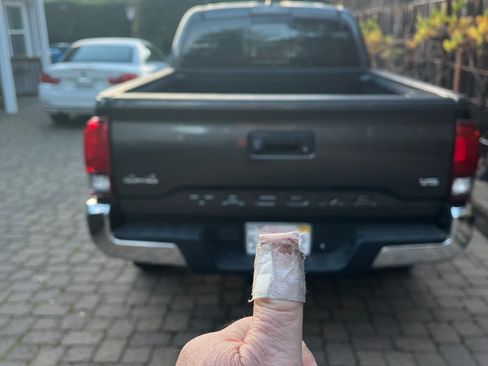 Used 2019 Toyota Tacoma SR5 image 4