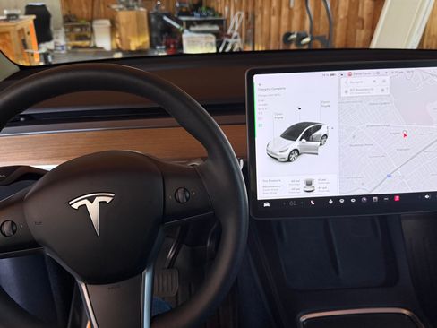 Used 2021 Tesla Model Y Long Range image 12