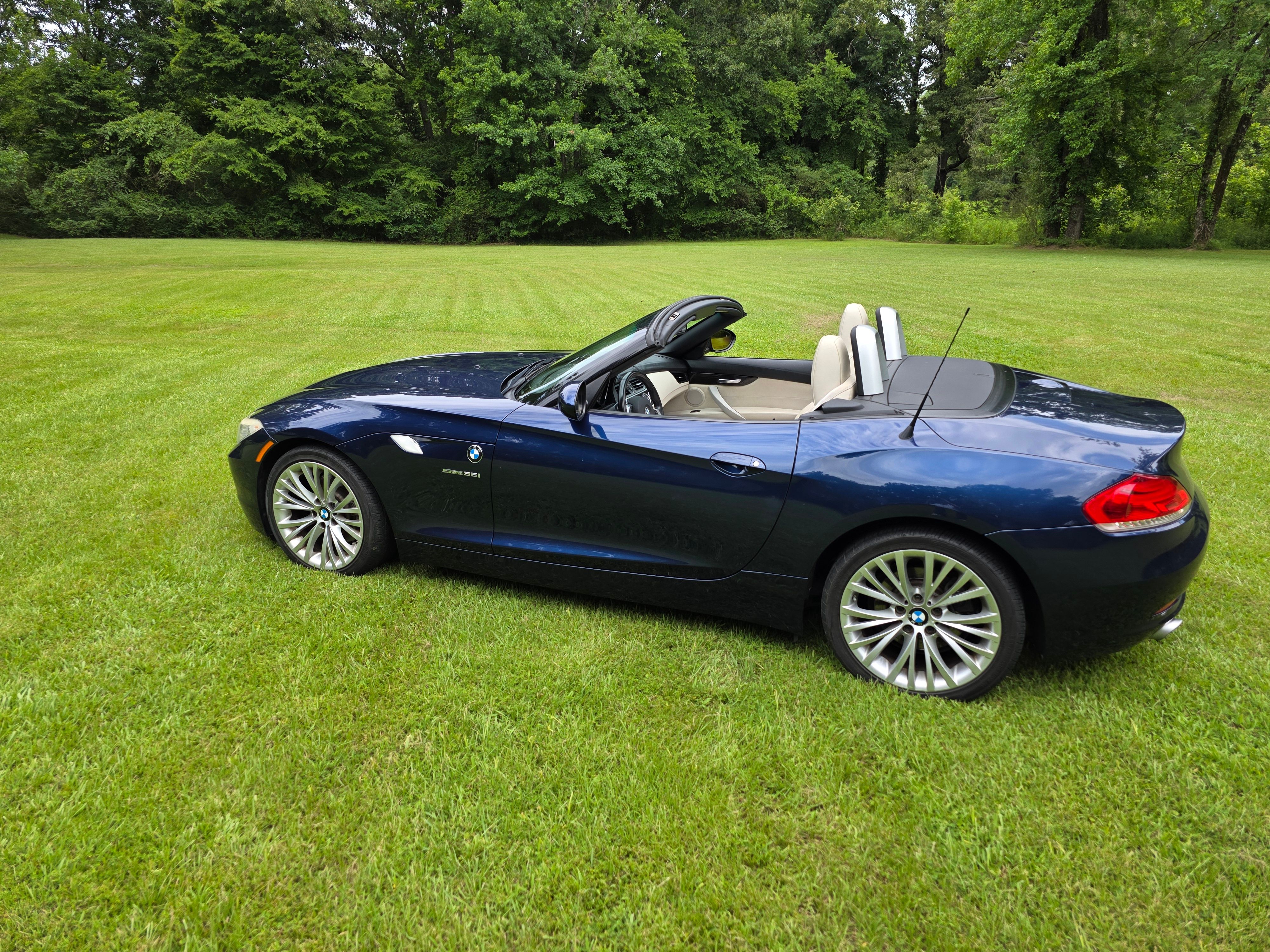 Used 2009 BMW Z4 sDrive35i RWD image 1