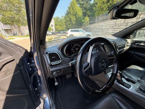 Used 2020 Jeep Grand Cherokee Limited AWD/4WD image 14