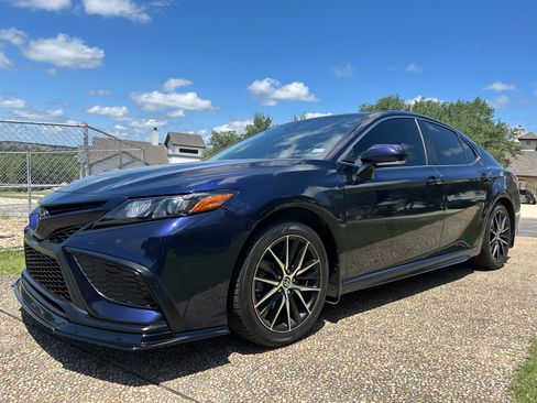 Used 2022 Toyota Camry SE FWD image 5