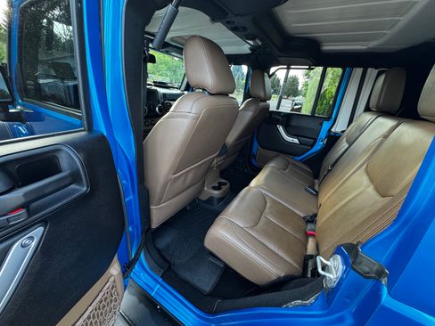 Used 2015 Jeep Wrangler Unlimited Rubicon w/ Connectivity Group image 12