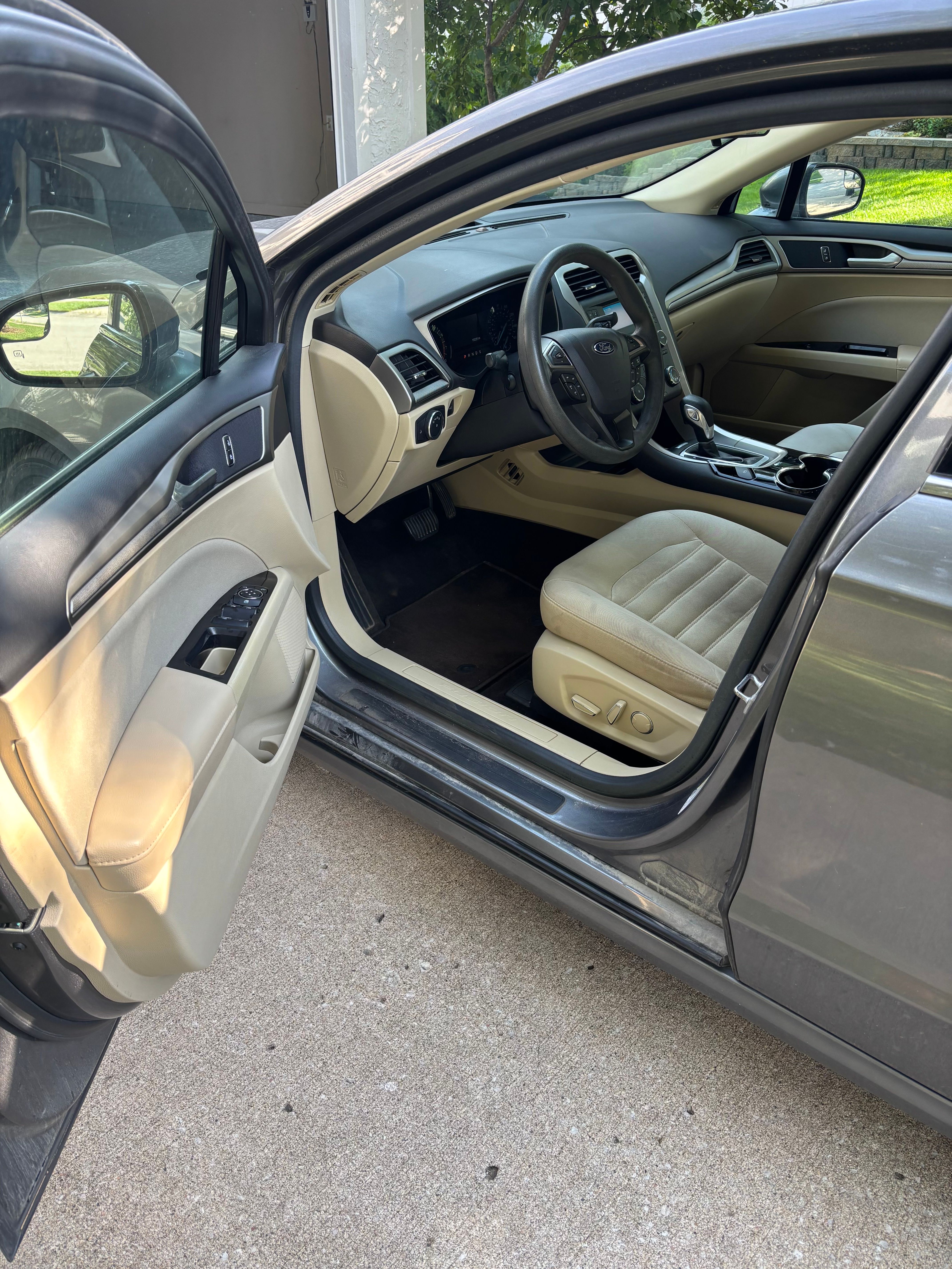 Used 2014 Ford Fusion SE FWD image 5
