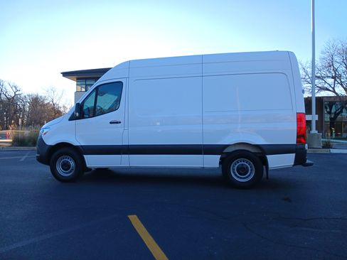Used 2020 Mercedes-Benz Sprinter 2500 image 14